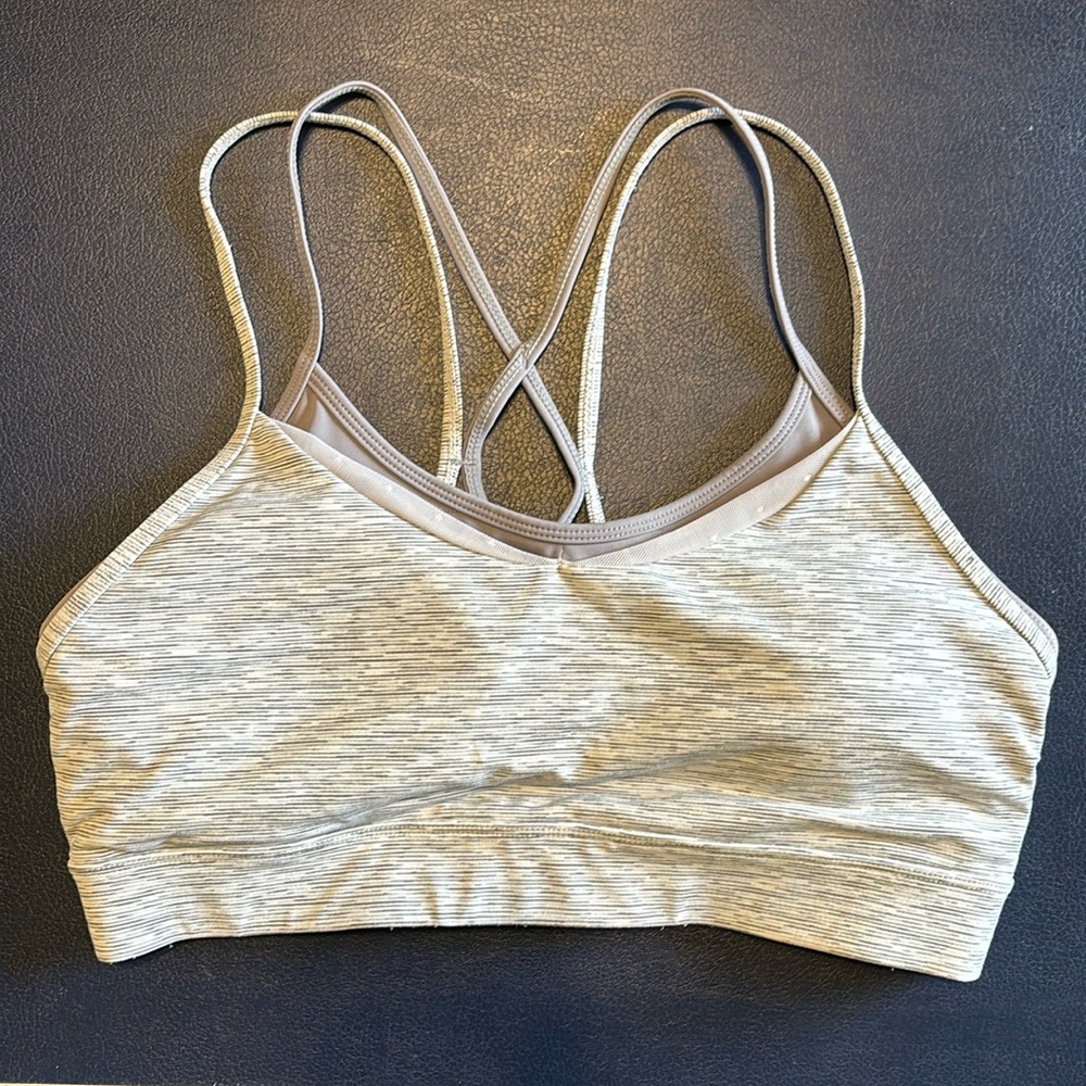 Zyia Activewear Strappy Crossback Padded Sports Bra in Grey size Medium
